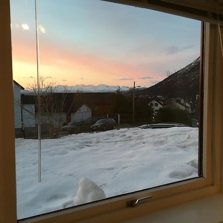 Sentralt Plassert Leilighet Ved Sherpatrappen Tromsø Esterno foto