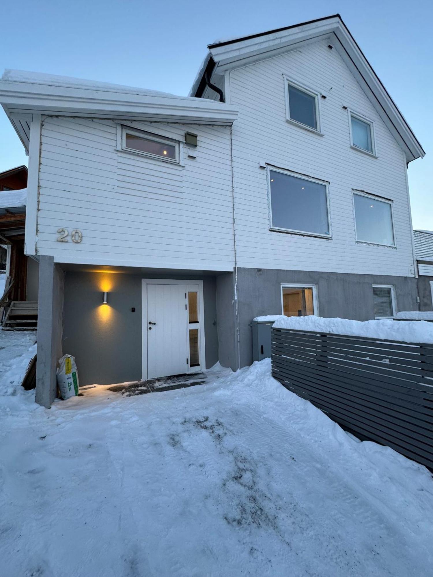 Sentralt Plassert Leilighet Ved Sherpatrappen Tromsø Esterno foto